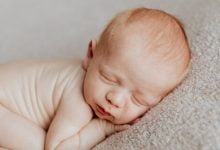 متى يظهر الشعر الحقيقي للطفل الرضيع ؟