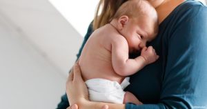 كيفية معرفة لون بشرة الطفل من يده كيفية معرفة لون بشرة الطفل من يده