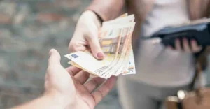 زوجي لا يعطيني مصروف شخصي زوجي لا يعطيني مصروف شخصي