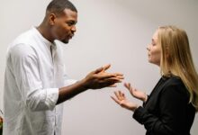 علاقات الاهل السامة